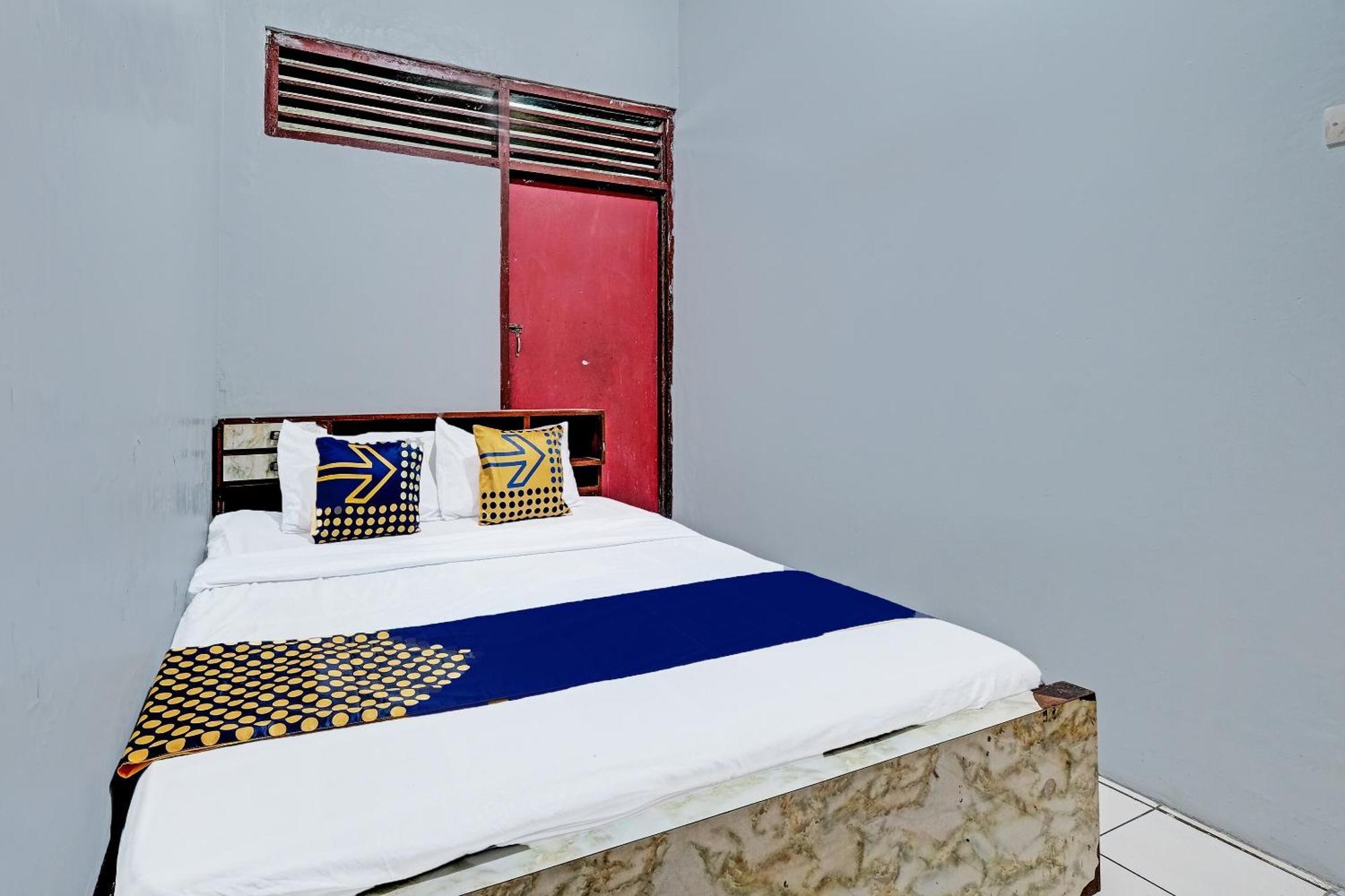 Spot On 91915 Homestay Superman Yogyakarta Exterior photo