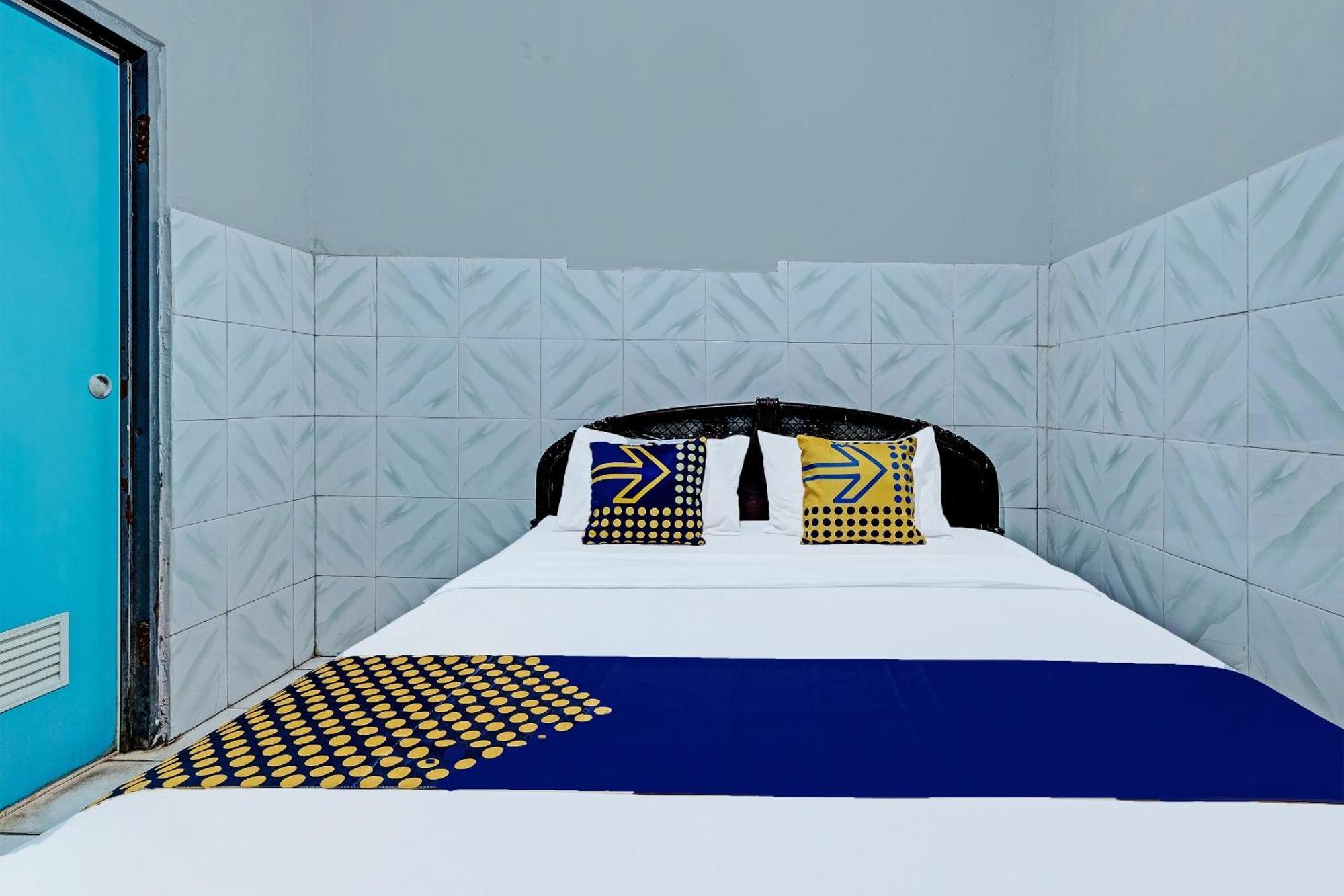 Spot On 91915 Homestay Superman Yogyakarta Exterior photo