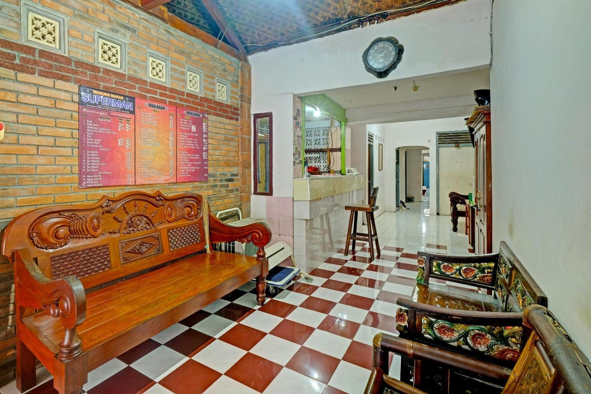 Spot On 91915 Homestay Superman Yogyakarta Exterior photo