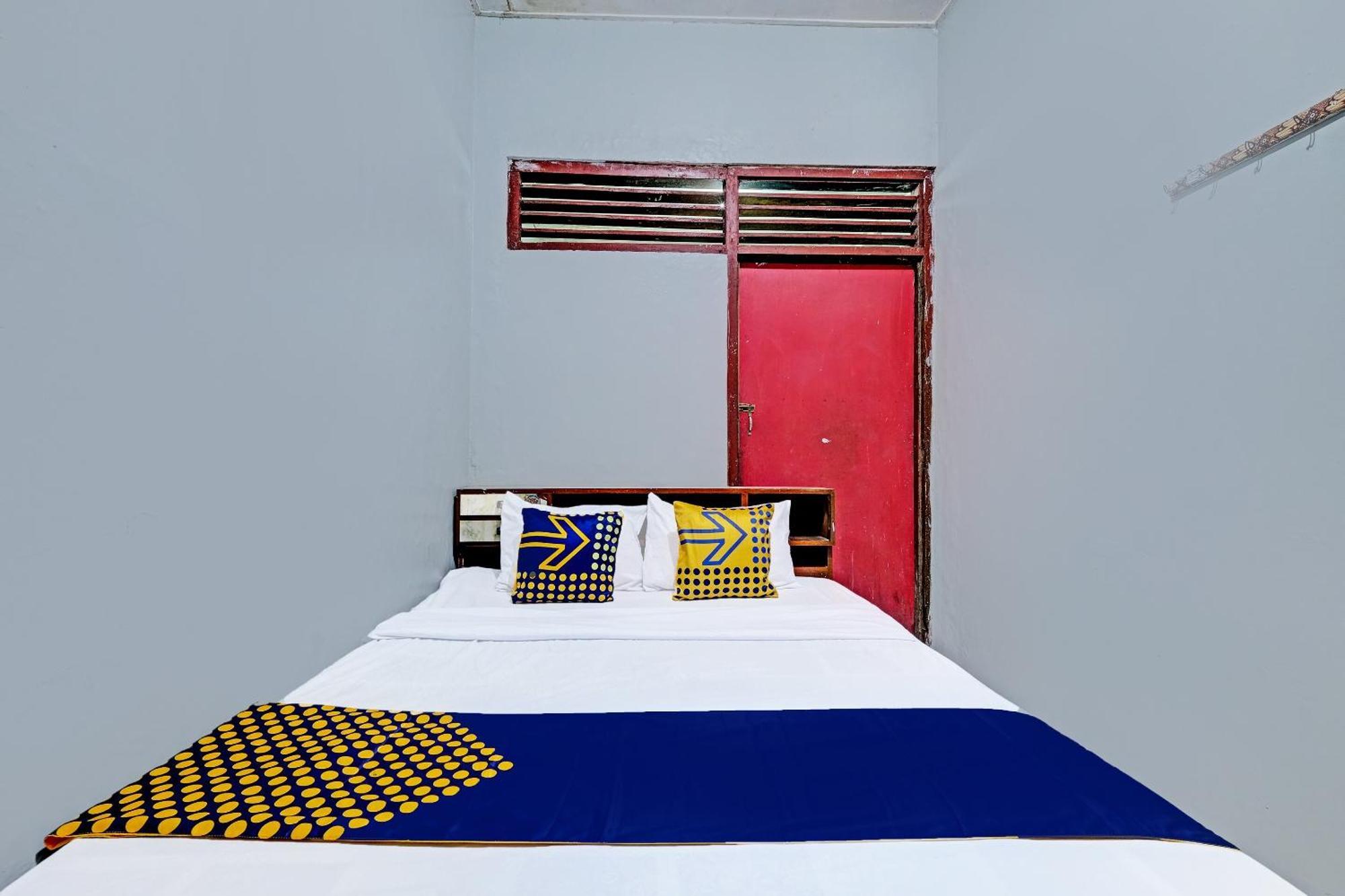Spot On 91915 Homestay Superman Yogyakarta Exterior photo
